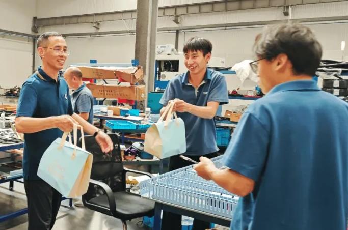 送清涼，傳真情 | 致敬高溫下的堅(jiān)守！